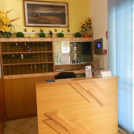 Hotel Vevey Римини Экстерьер фото