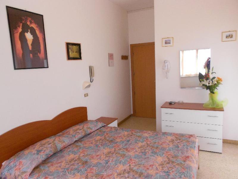 Hotel Vevey Римини Номер фото