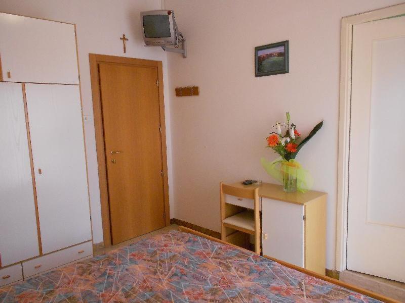 Hotel Vevey Римини Номер фото