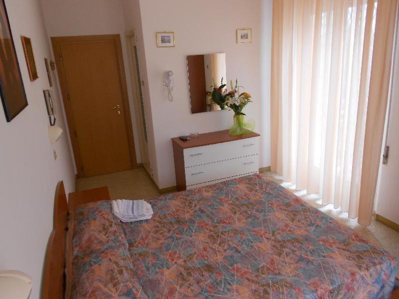 Hotel Vevey Римини Номер фото